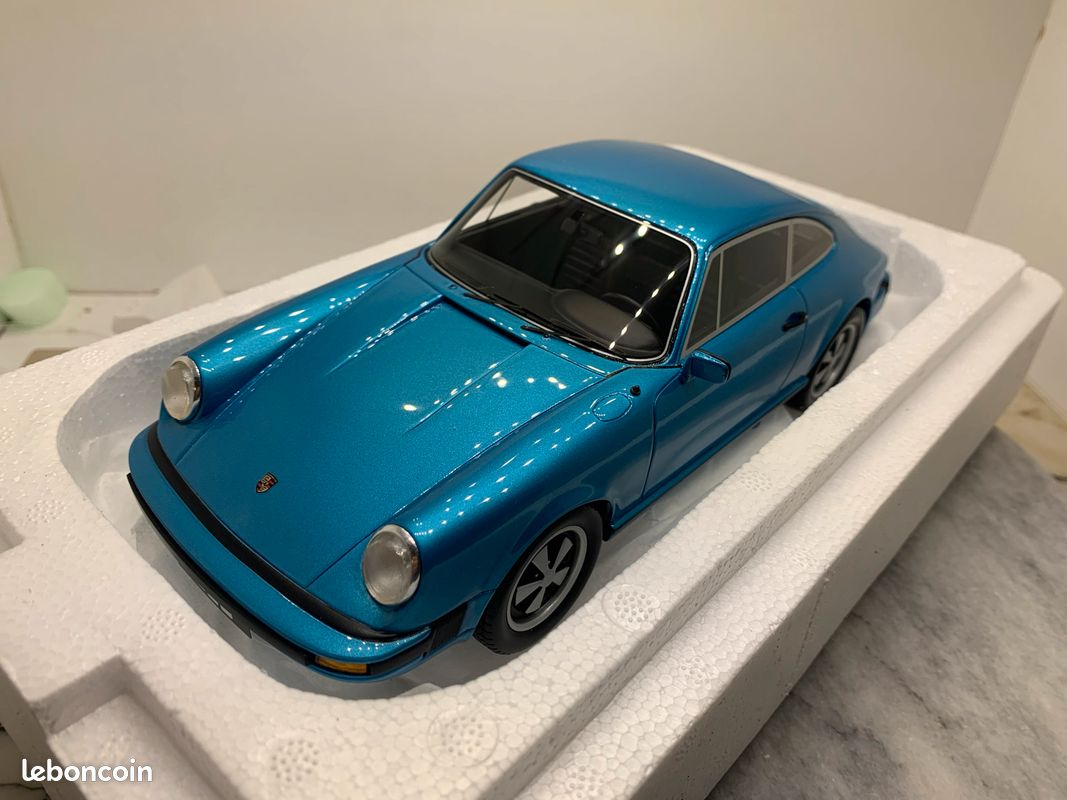Porsche 911 Coupé bleue Schuco 1/18 (image 3)