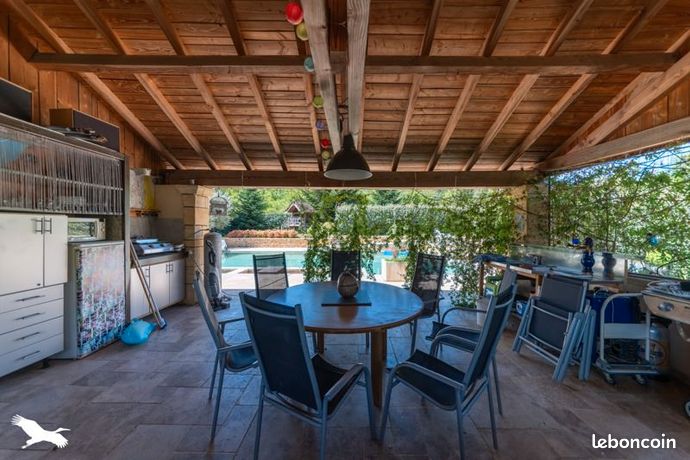 Maison 12 pièces 374 m²