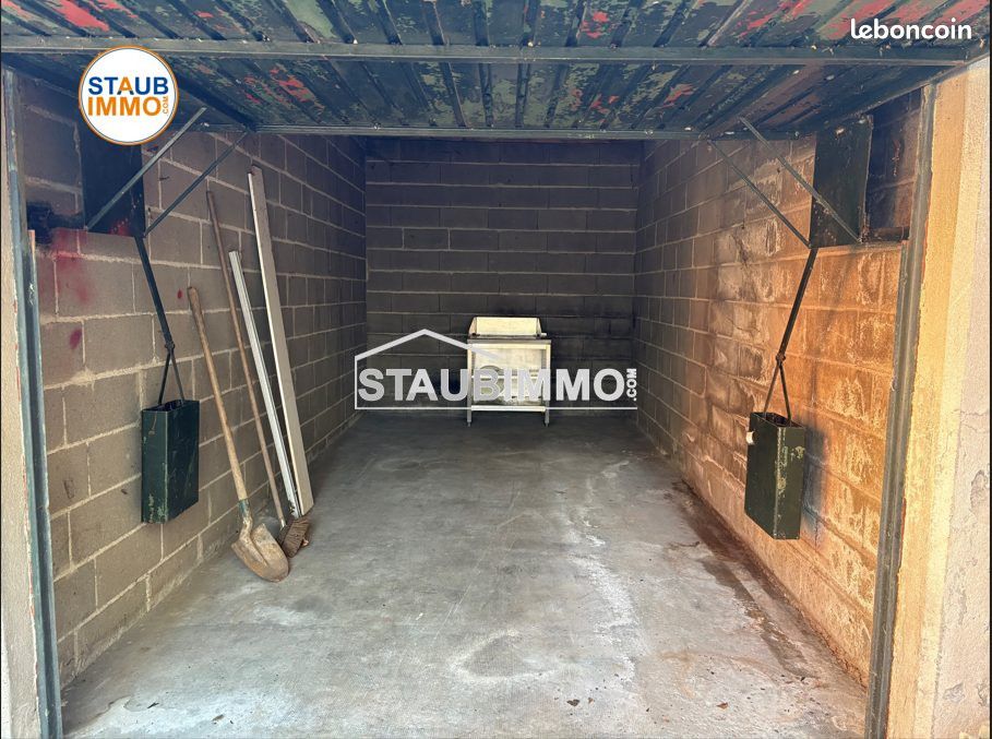 Parking 15 m² · à Saint-Louis · 15 m² · 100 €/mois