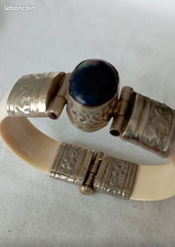 Très ancien bracelet en os et argent (image 1)