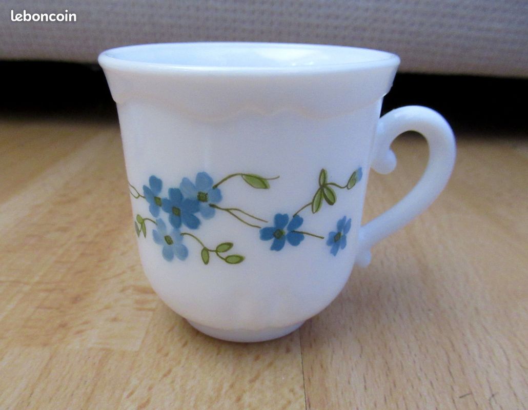 Set de 2 grandes tasses et sous tasses Arcopal modèle Véronica fleurs de myosotis vintage