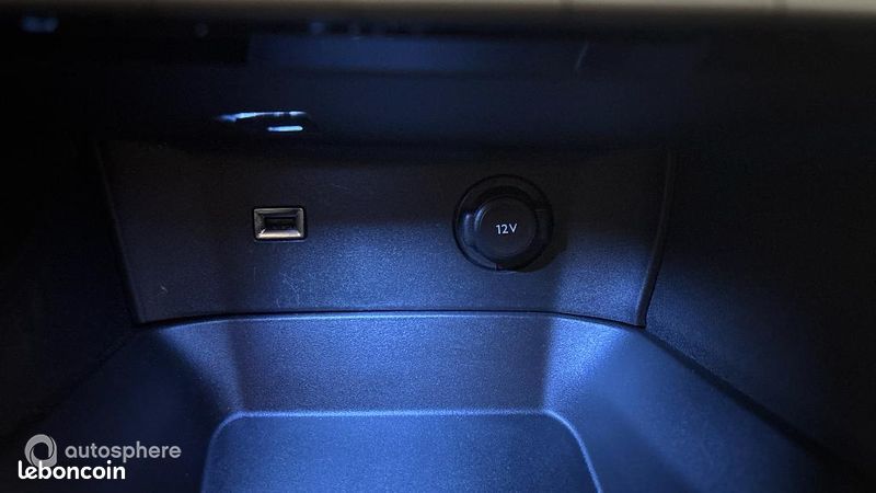 Peugeot 3008 HYBRID 225ch Active Pack e-EAT8 (image 30)