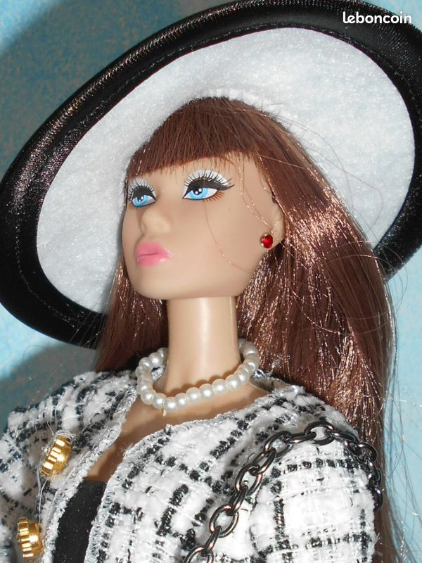 Un nouveau tailleur pour barbie