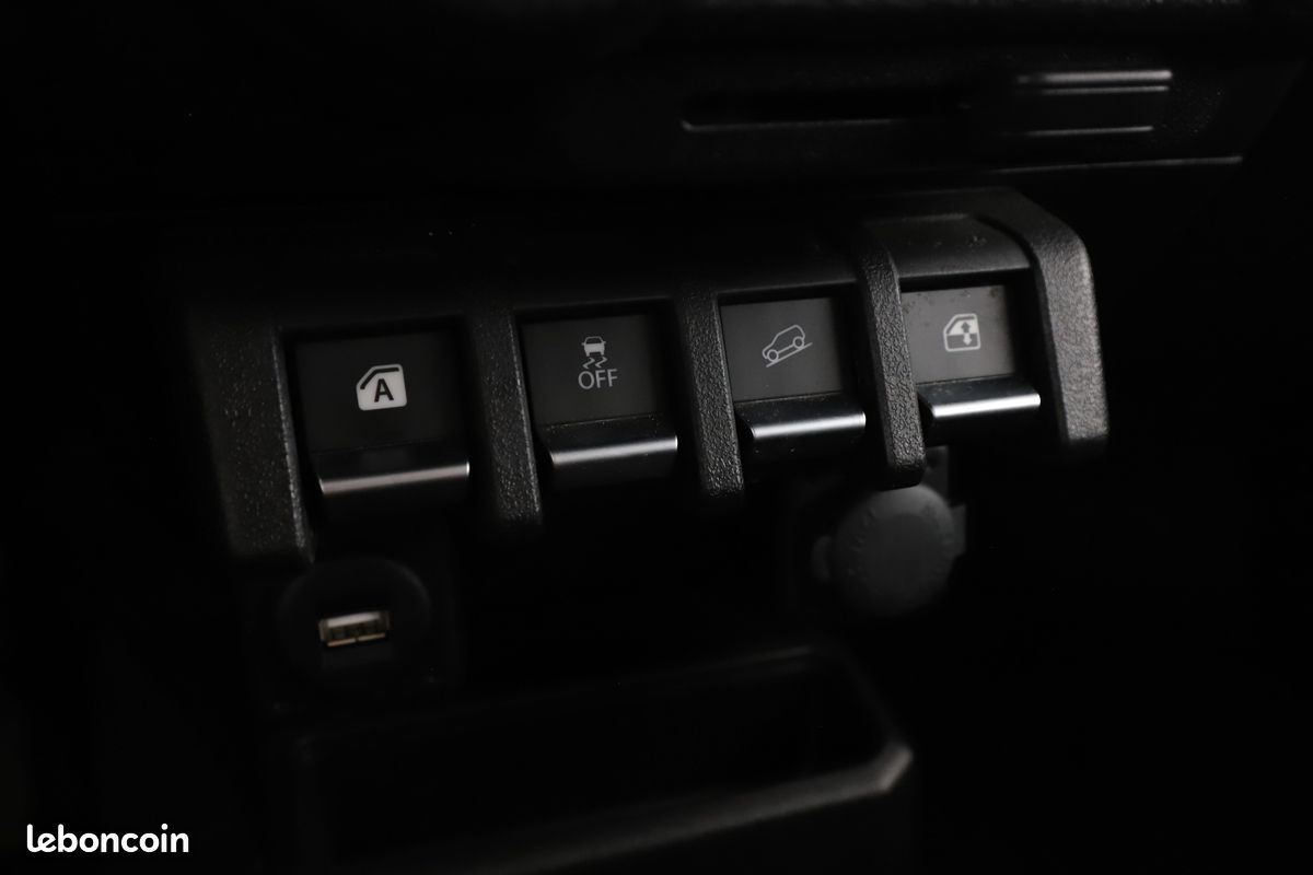 Suzuki Jimny 1.5 VVT Privilege 2PL 102 ch (image 16)