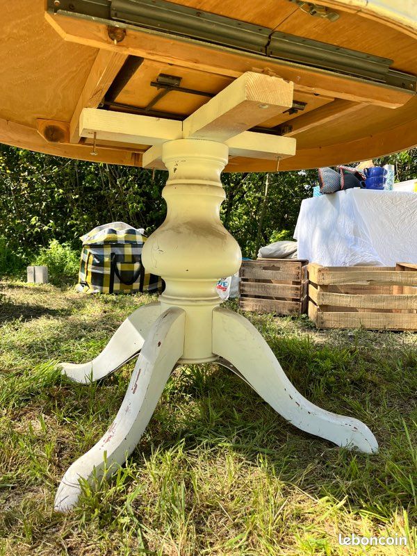 Jolie table en bois (image 2)