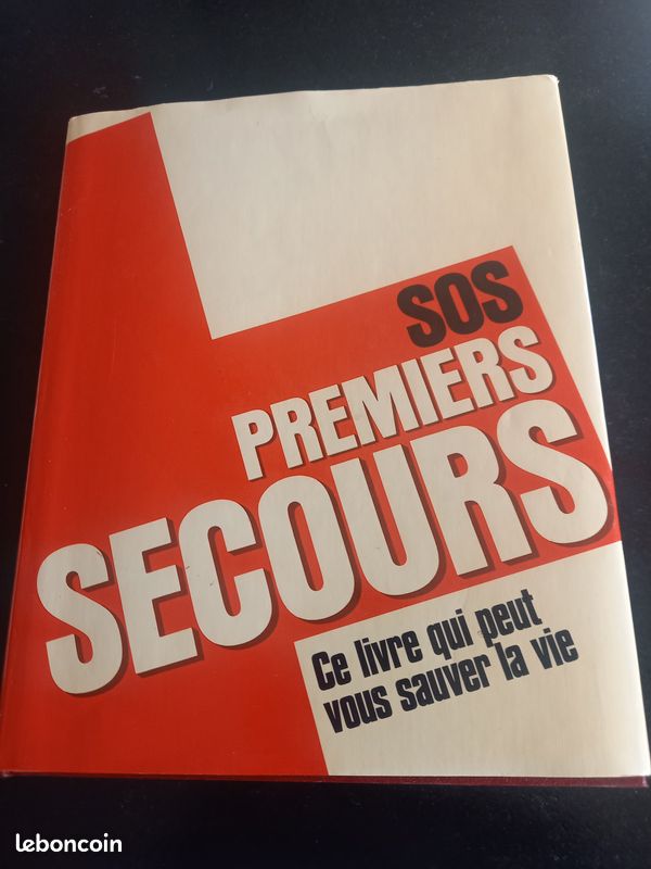 Livre " SOS premiers secours ," (image 1)