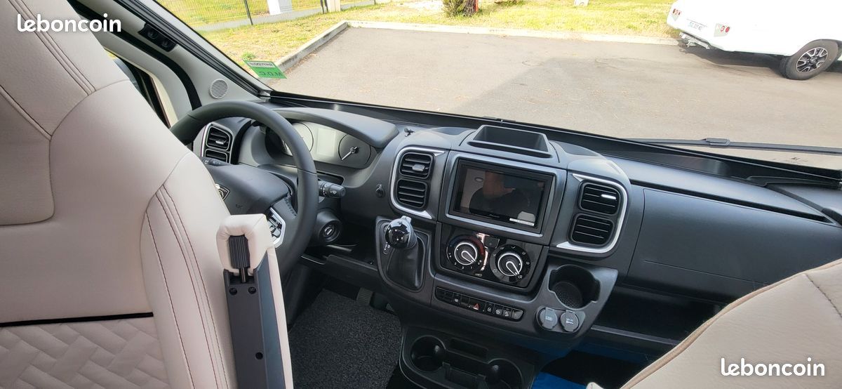 Fourgon Campereve Magellan 643 air saphir série limite printemps 2026 Peugeot Boxer 2.2L 140 CV Boite automatique - Ouvert tout le mois d'aout avec des tarifs estivaux (image 10)
