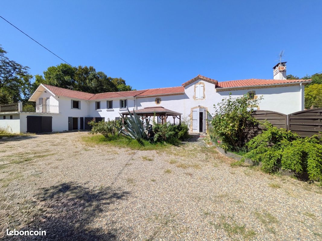 Maison 12 pièces 353 m² · à Rabastens-de-Bigorre · 353 m² · 232 000 €