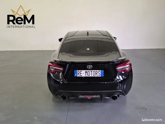 Toyota GT86 2.0 Restyling | 200 ch BVA Restylée Full Black Carnet d'entretien Non-fumeur Propulsion (image 3)