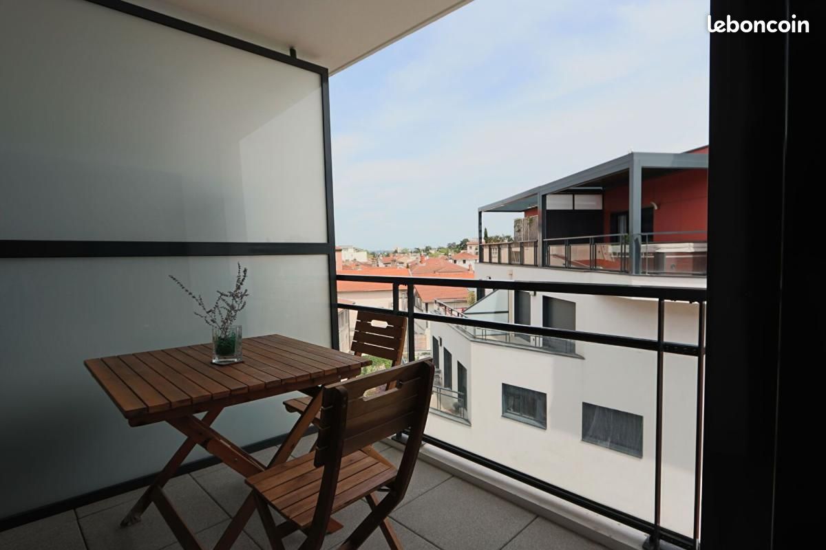 Appartement 1 pièce 43 m² · à Tassin-la-Demi-Lune · 43 m² · 946 €