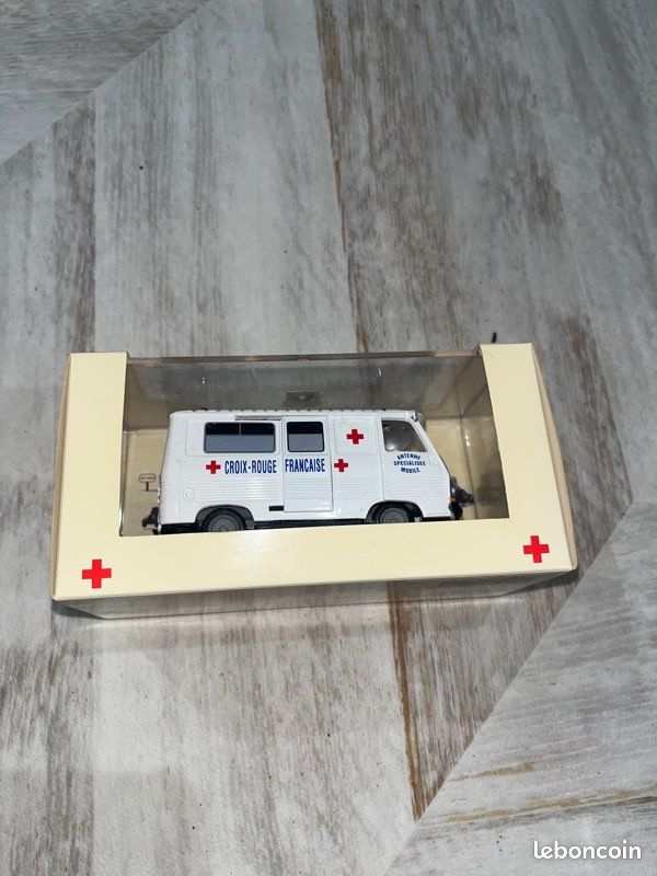 Renault Master Ambulance SAMU de LYON 2014 1:43 - NOREV