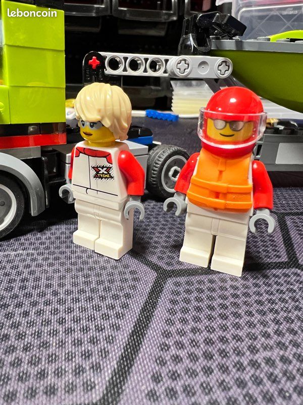 Lego - City - Le transporteur de bateau de course (60254) (image 4)
