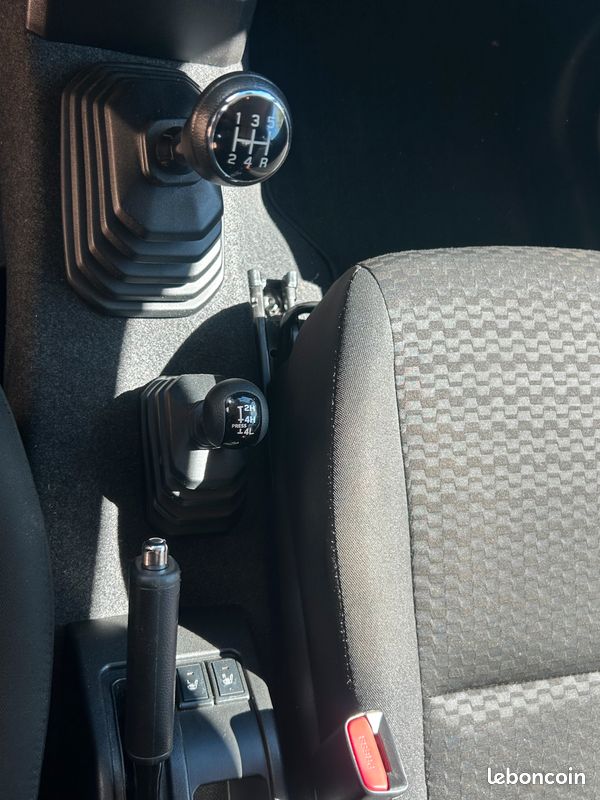 Jimny 4x4 1.5 vvt 102 privilege attelage du 12/2023 garantie constructeur 12000 kms reels (image 8)