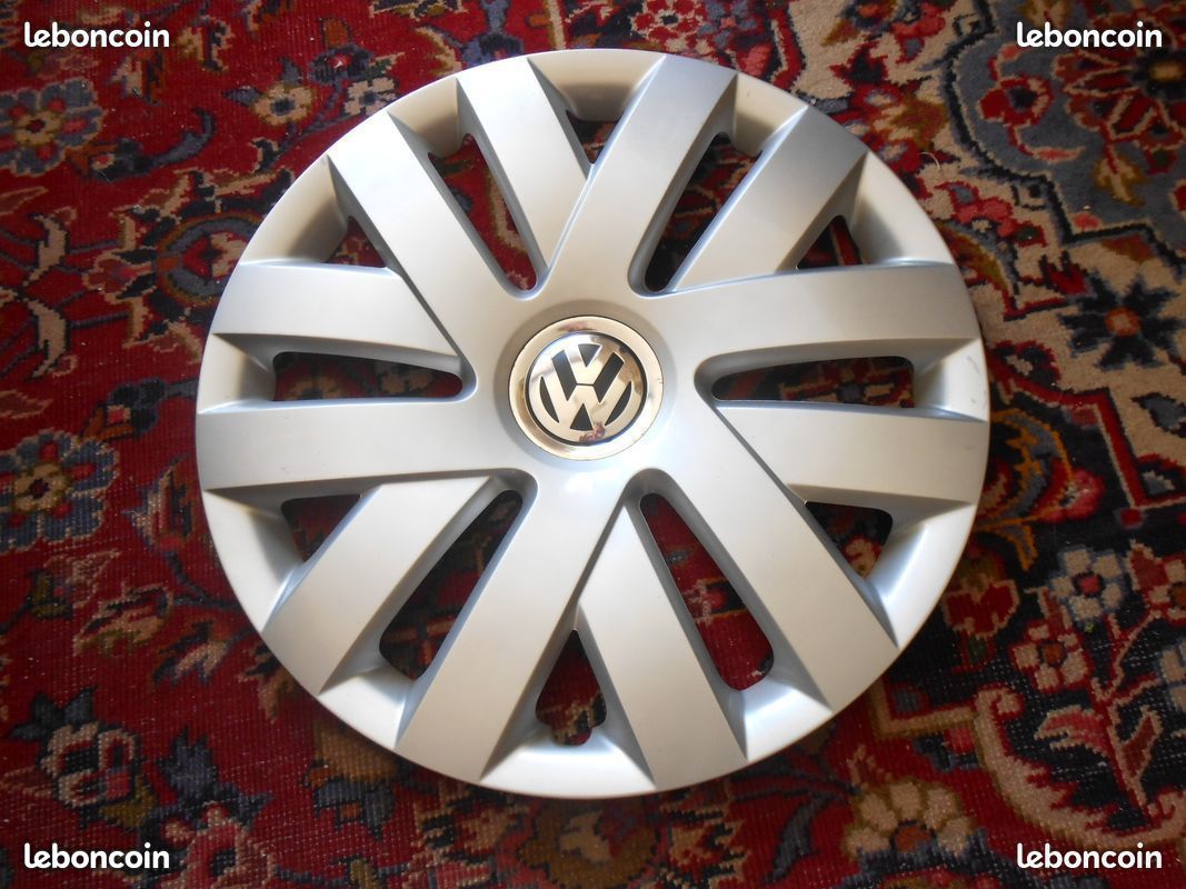 1 Enjoliveur Volkswagen en 15" (Fixation par "clips" pour Polo 5/6 ou Golf 7/8 - En Bon Etat - (image 1)