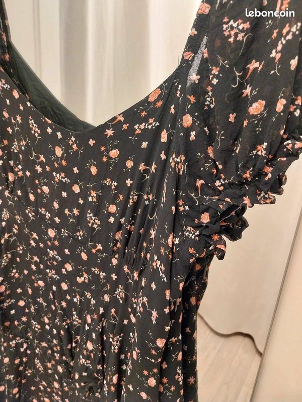 Robe noire a petites fleurs T42/44 (image 6)