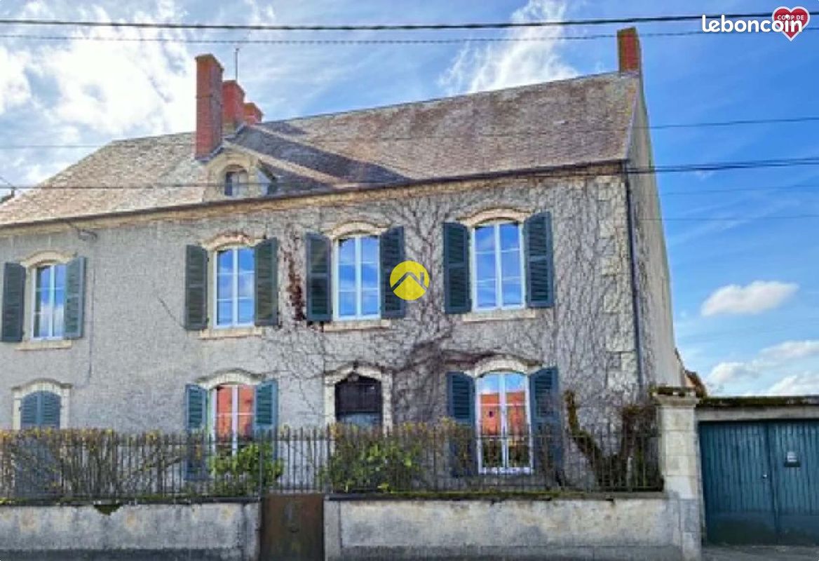 Maison 10 pièces 244 m² · à Blet · 244 m² · 150 120 €