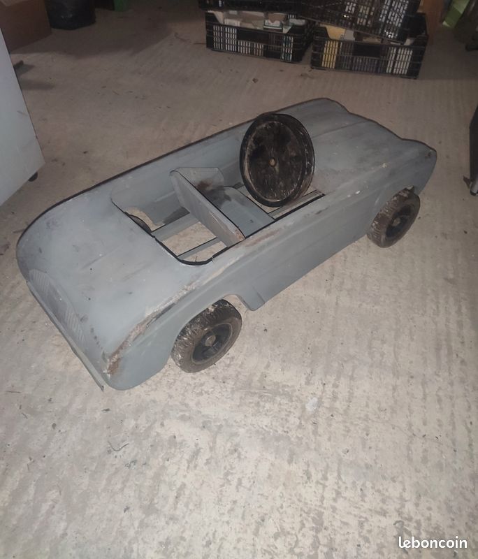 Voiture à pédales Renault Dauphine (image 3)