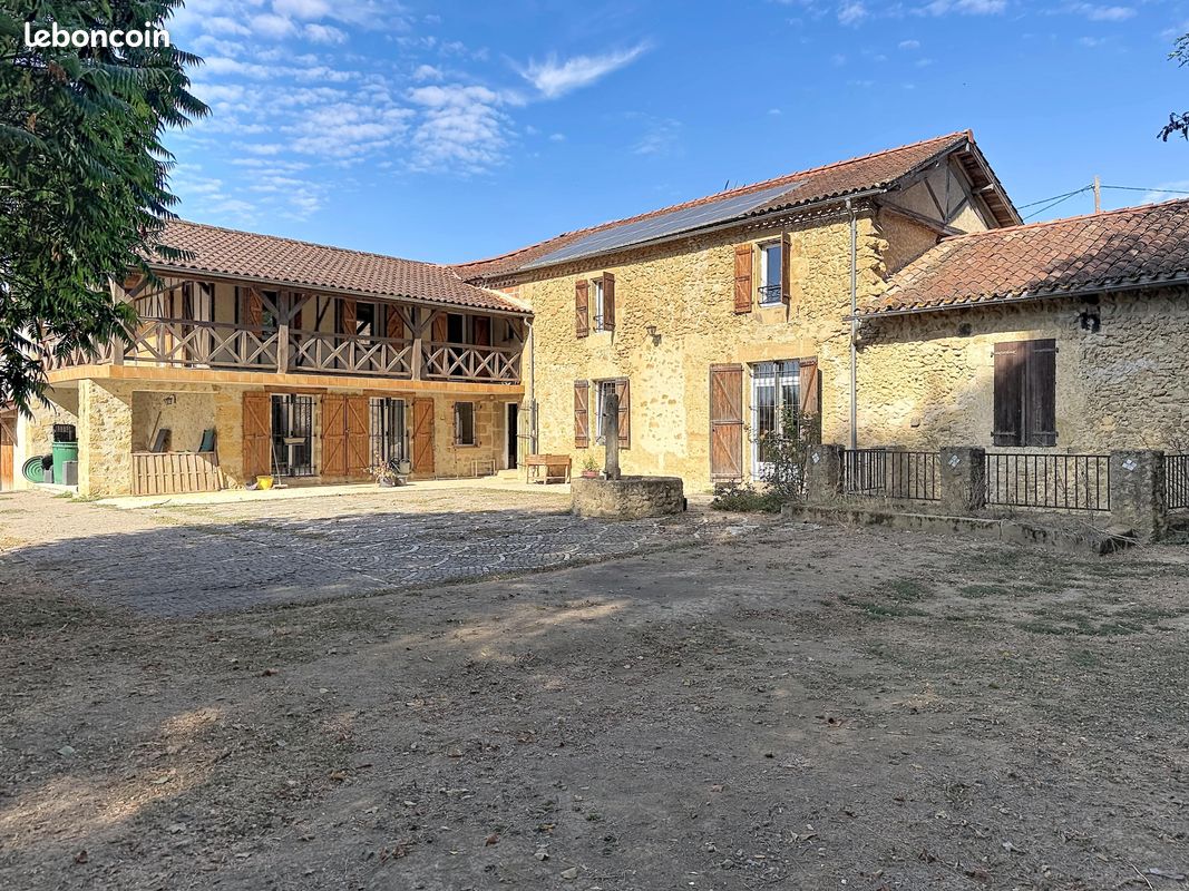 Maison 8 pièces 255 m² · à Montesquiou · 255 m² · 299 000 €