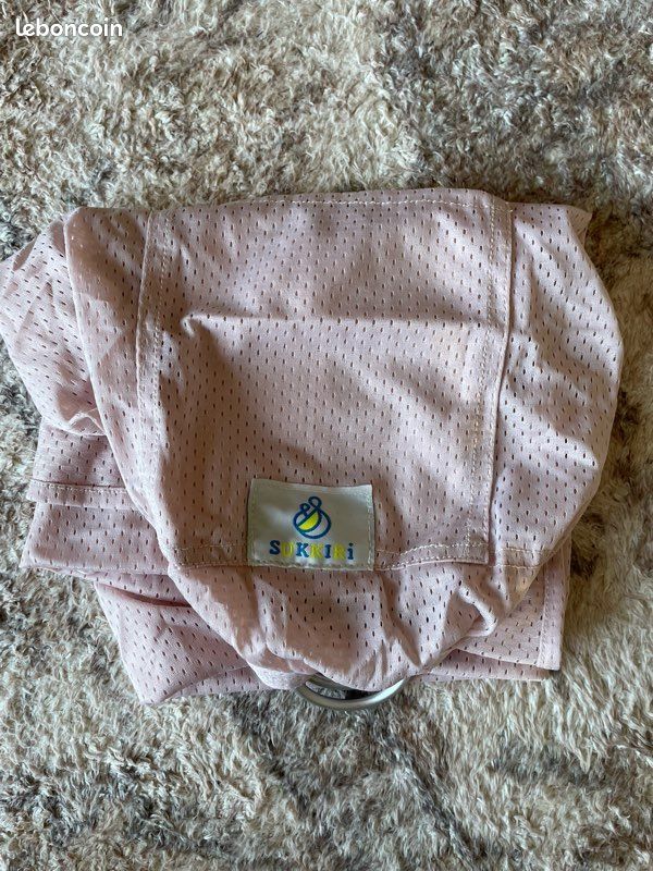 Sling de portage SUKKIRI respirant rose - Idéal été / baignade (image 1)