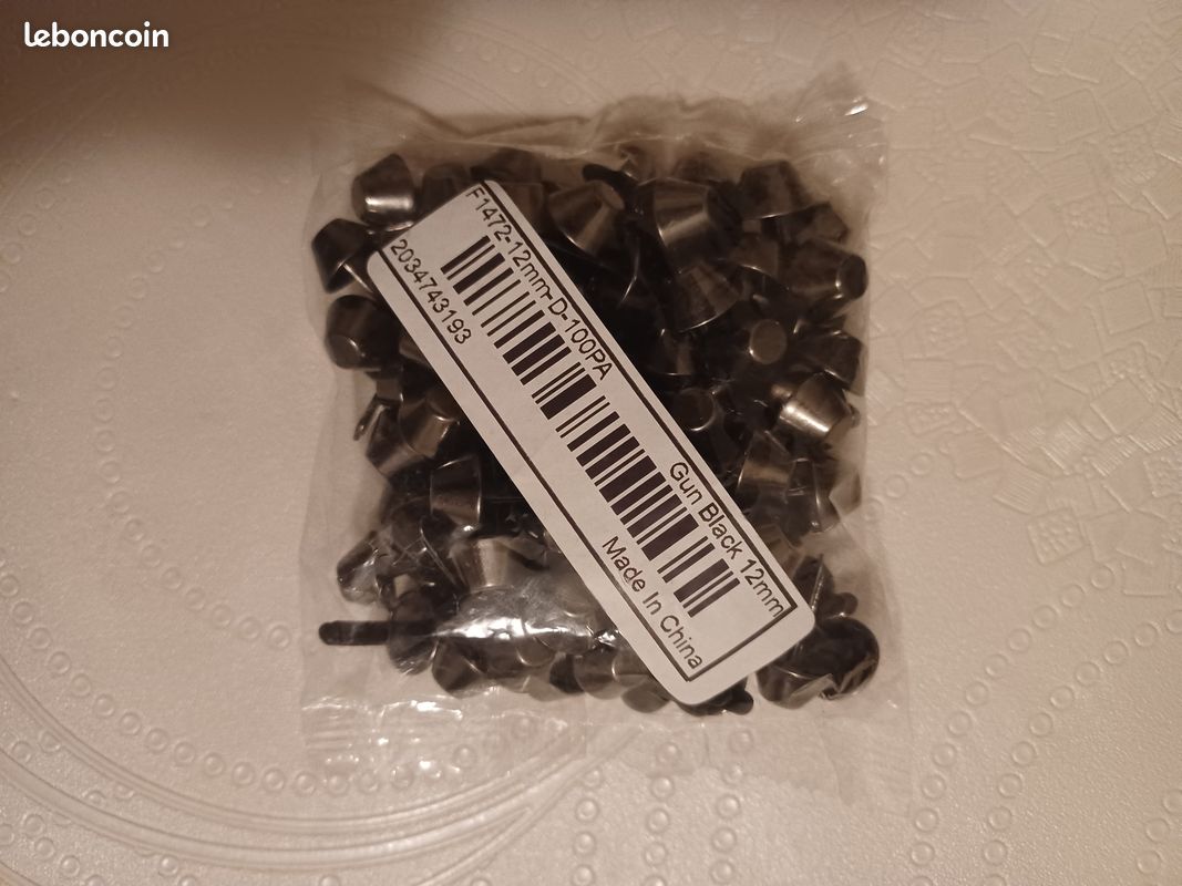 100 clous à 2 pattes en métal noir (image 1)