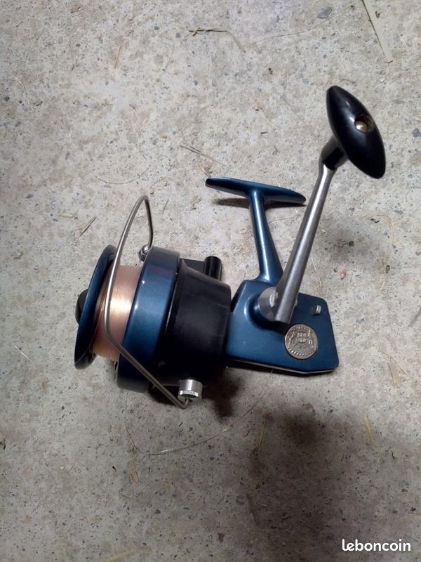 Carrete de pesca Contact 400, hecho en Francia