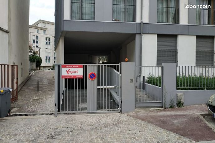 https://img.leboncoin.fr/api/v1/lbcpb1/images/53/d2/57/53d257bd27ec69763d3d94a78345f31212100102.jpg?rule=ad-image