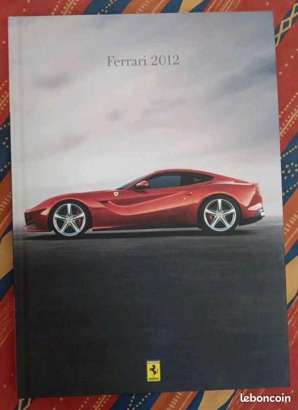 Coffret Ferrari 2012 - Passport Usine + Livre Relié + Carte - édition Limitée