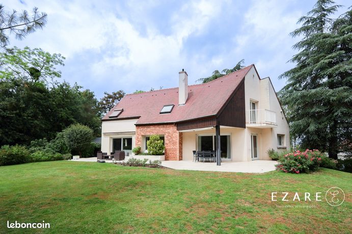 Propriété 8 pièces 215 m² — 1