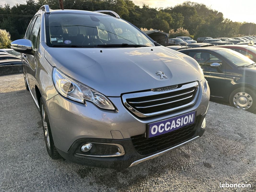 Peugeot 2008 1.2 PURETECH ALLURE (image 1)