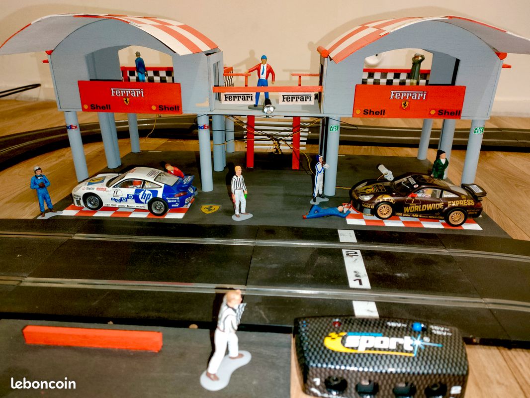 LOT Scalextric - 5 Kg De Plaques Et éléments De Circuit - Plusieurs Circuits