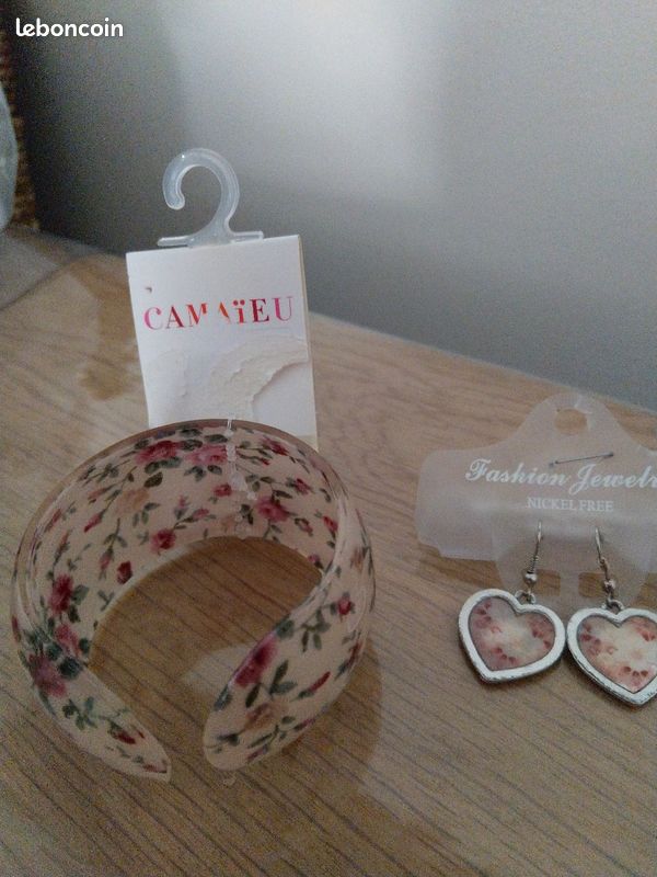 Bracelet et boucles oreilles neufs (image 1)