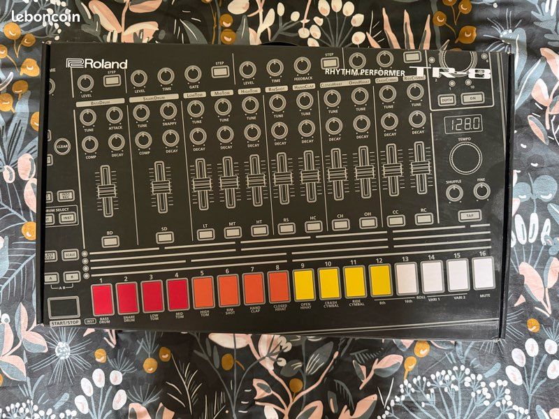 Boîte à rythmes Roland Aira TR8, en excellent état (image 1)