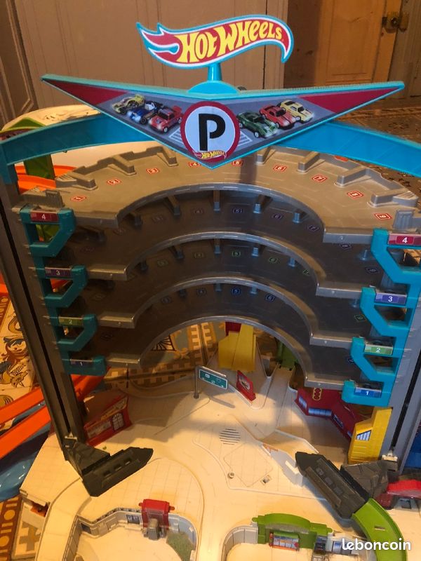 Circuit/garage hot wheels (image 2)