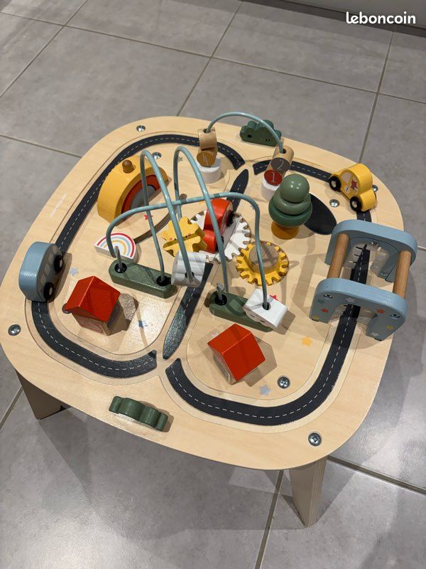 Table d’activité circuit voitures en bois (image 3)