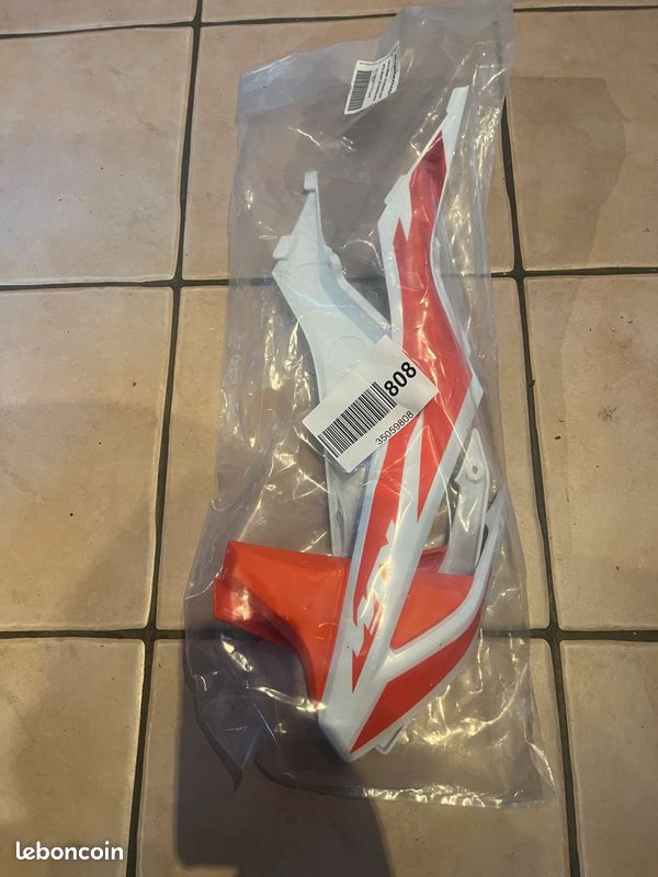 Kit aileron KTM OEM neuf blanc 50 SX / 50 SX Mini 2013-2023 avec autocollant Ref: 45308054000ABA (image 2)