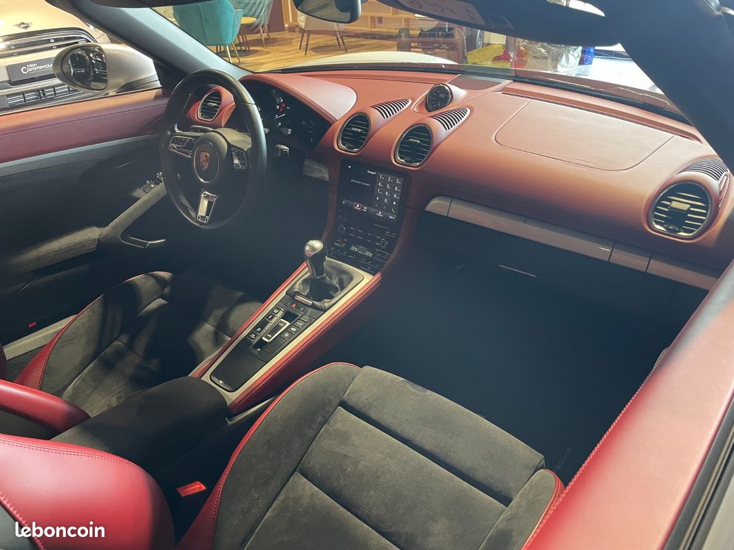 PORSCHE 718 SPYDER 4.0i 420 ch - PORSCHE APPROVED 12/2026 - BOSE - CARPLAY - INTERIEUR SPYDER CLASSIC HERITAGE - CAMERA (image 29)