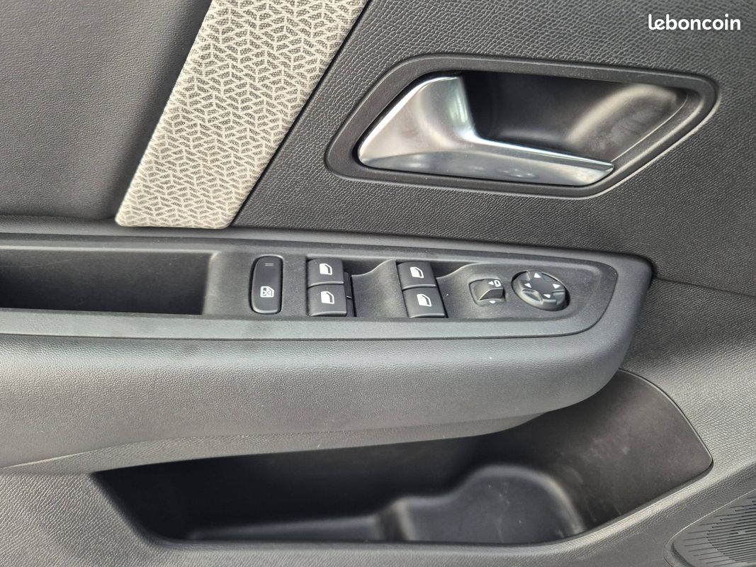 CITROEN C4 BlueHDi 130 S&S EAT8 Feel Pack (image 22)