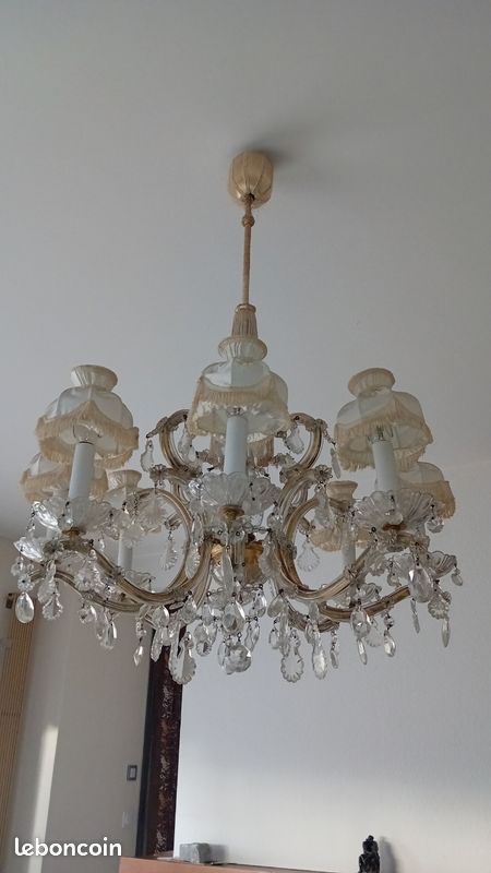 Lustre de 8 branches avec les pampilles - Décoration