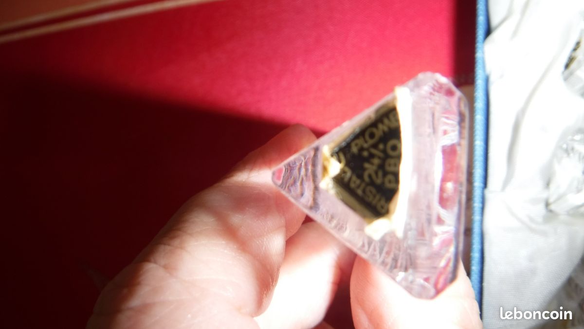 Boîte de 12 Portes Couteaux en cristal au plomb 24% PbO d'Oxyde de plomb soufflé à la bouche et taillé à la main. 1 Porte Couteau a cassé et a été recollé (image 10)