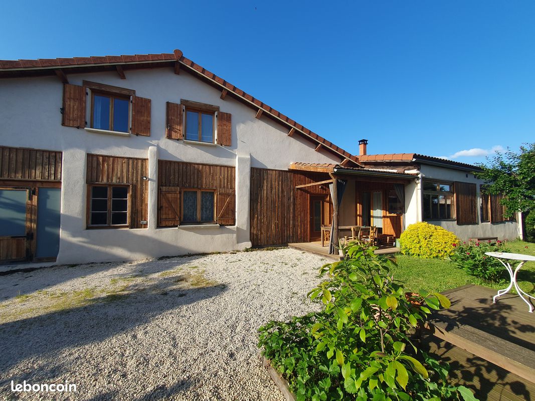 Maison 6 pièces 185 m² · à Champdieu · 185 m² · 290 000 €