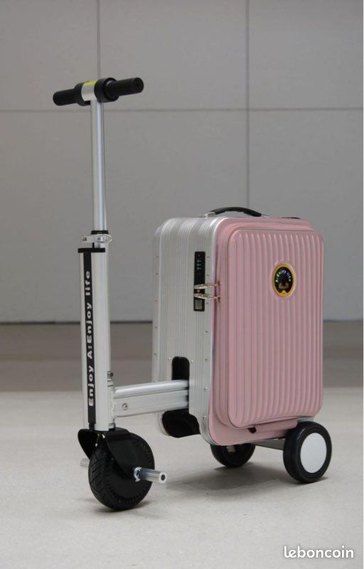 TinyNomad Adventure Valise de trottinette autoportée pour enfants – Bagage de voyage amusant avec trottinette intégrée, roues TinyNomad Adventure Valise de trottinette autoportée pour enfants – Bagage de voyage amusant avec trottinette intégrée, roues