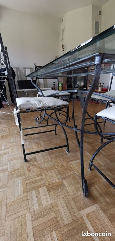 Table (image 1)