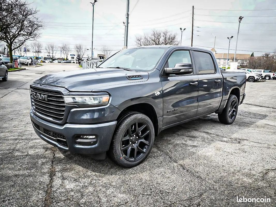 Dodge RAM 1500 Sport 5.7 HEMI V8 4x4 – Toit Pano – Forged Blue – NEUF 2026 - TVA (image 3)