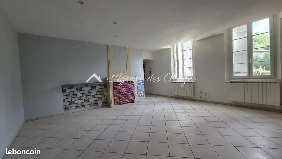 Maison 6 pièces 200 m² · à Rioux · 200 m² · 190 000 €