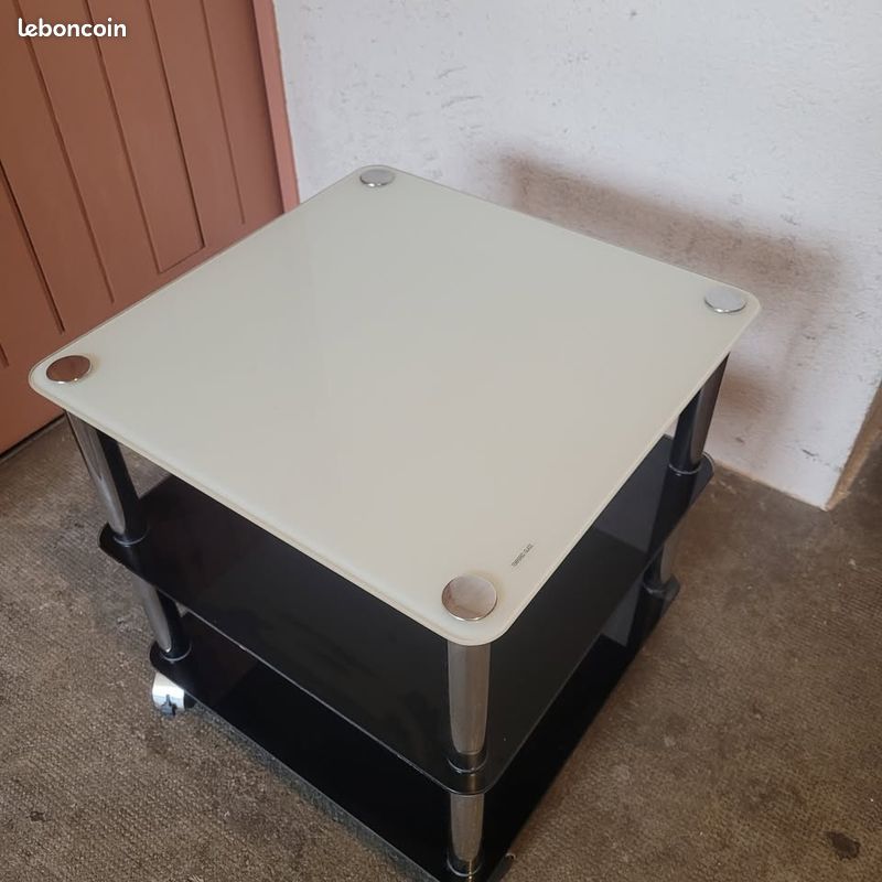 Petit meuble sur roulettes (image 1)