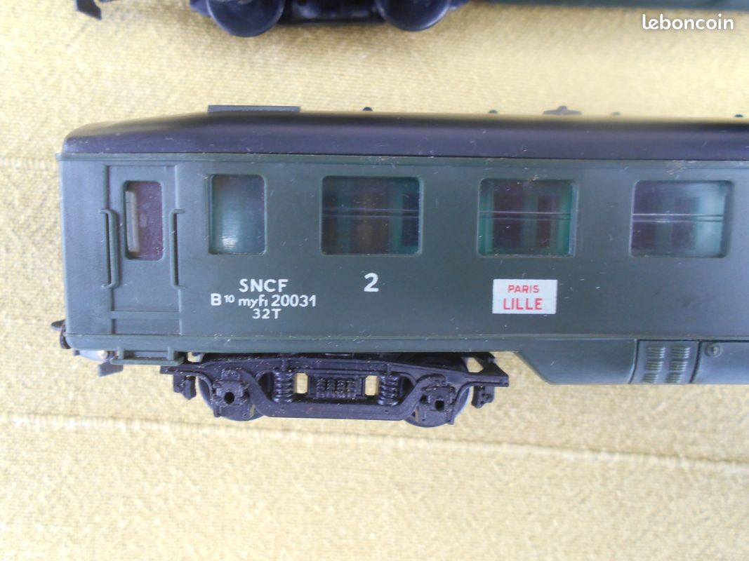4 Voitures Voyageurs Hornby HO – Forestier Vert – Paris Lille – Époque 4 – Occasion