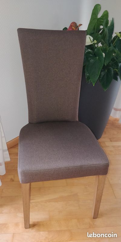Chaises tissus marrons et pieds en bois (image 2)