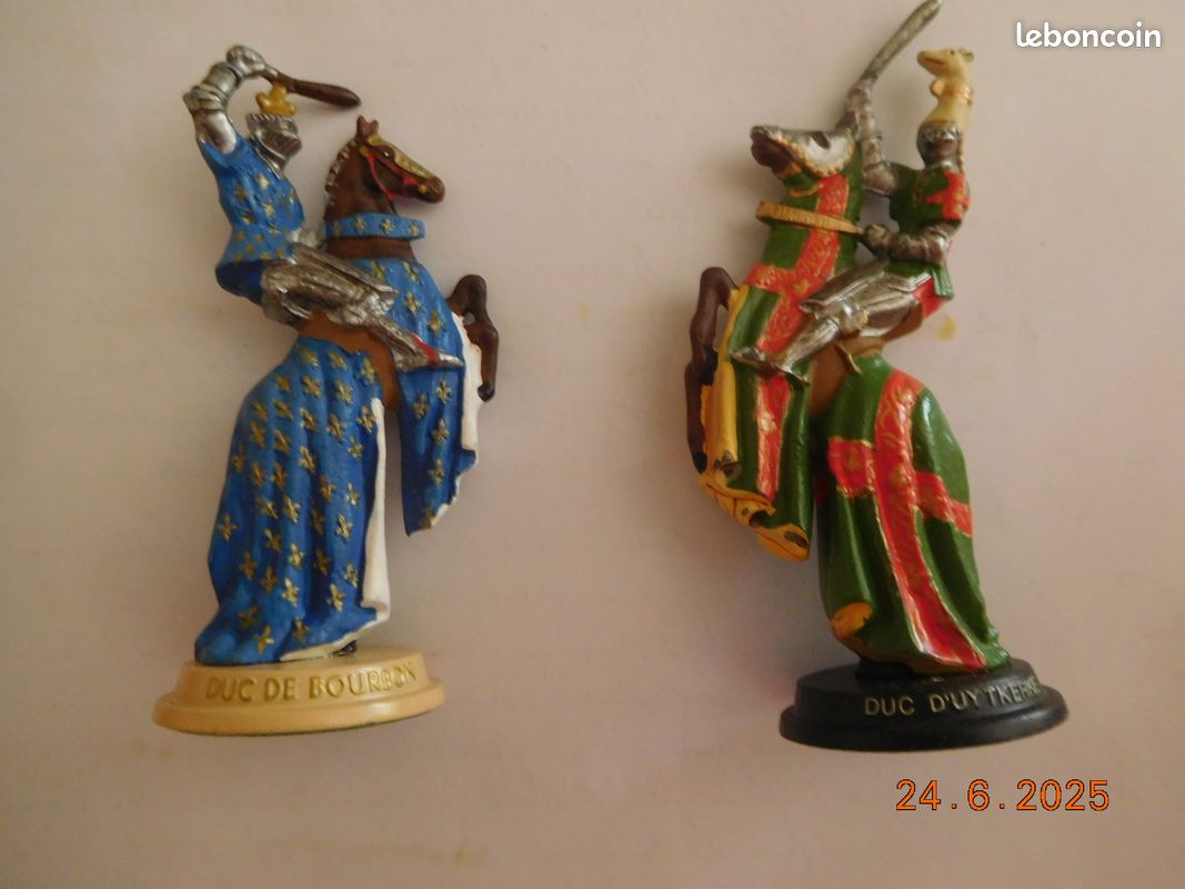 Figurine HALLEBARDIER Jaune - Série Les Échecs Mokarex - Collection Jeu D'échecs Décoratif
