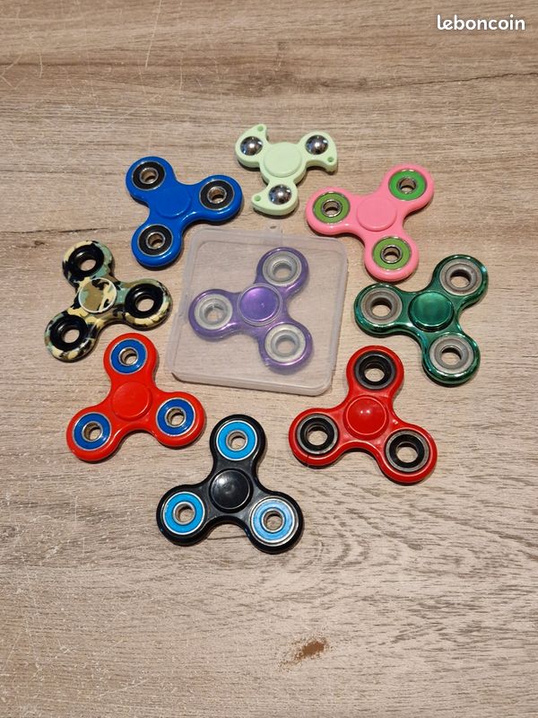 Troc Echange Lot de 180 hand spinner neuf sur