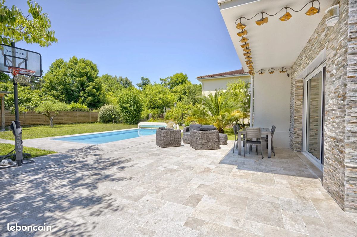 Maison 10 pièces 300 m² · à Mérignac · 300 m² · 967 000 €